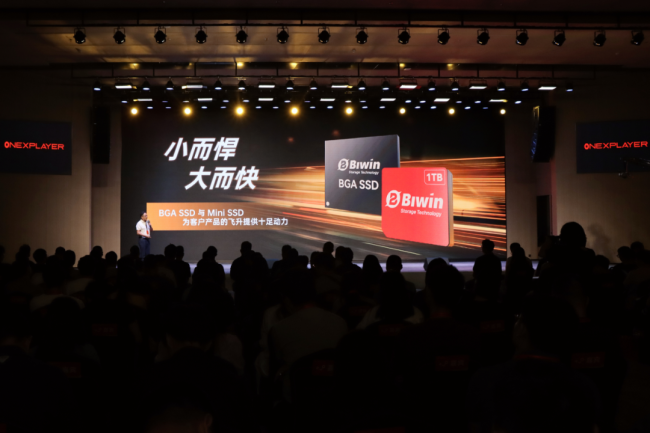 国产最小可拆卸固态硬盘：佰维 Mini SSD 发布，399 元起