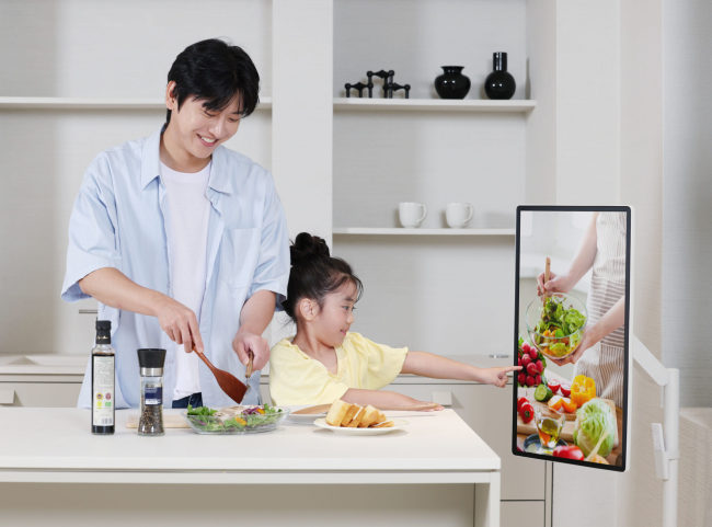 三星推出无线便携电视“The Moving Style”，可触控可移动