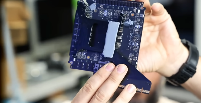 维修专家怒喷英伟达 RTX 5090 FE 公版显卡为“史上最烂设计之一”:接口设计过于脆弱,几乎无法修复