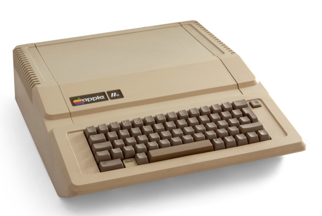 回顾微软首款硬件产品 Z-80 SoftCard：专为苹果 Apple II 打造，意外成 80 年代“摇钱树”