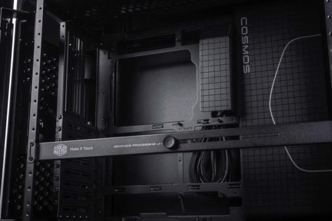 酷冷至尊推出 COSMOS ALPHA 全塔机箱：内置金属海绵散热孔，侧透设计