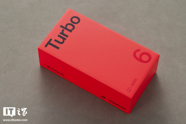 IT之家开箱一加 Turbo 6 旷野绿图赏：小清新配色，果味有点足