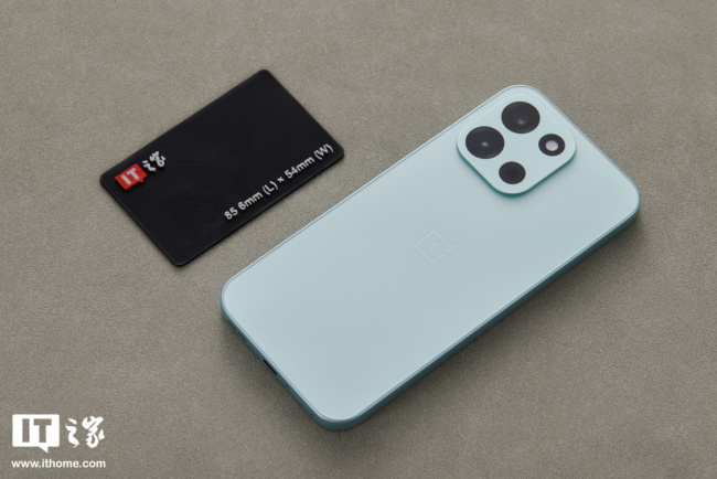 IT之家开箱一加 Turbo 6 旷野绿图赏：小清新配色，果味有点足