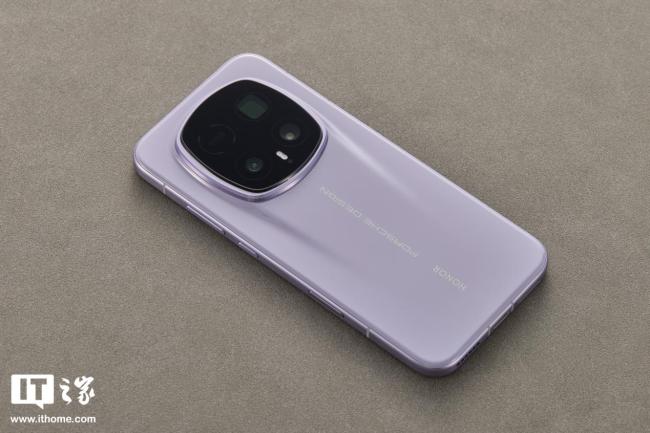 IT之家开箱荣耀 Magic8 RSR 保时捷设计图赏：经典飞线动感十足，月光石细腻典雅