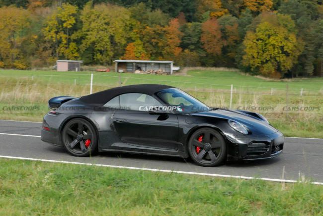 保时捷新“西装暴徒”:911 Turbo Touring 敞篷超跑曝光,701 马力、0-96 公里 / 小时加速约 2.5 秒