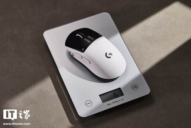 IT之家开箱罗技 GPW5 雪豹电竞鼠标图赏,业界首发可调电磁微动、全新黑白撞色