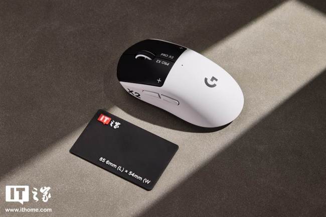 IT之家开箱罗技 GPW5 雪豹电竞鼠标图赏,业界首发可调电磁微动、全新黑白撞色