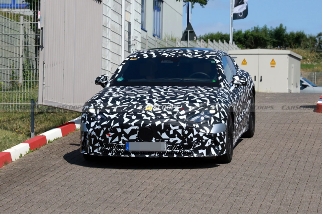 梅赛德斯-AMG 新款 GT 四门电动车内饰首曝：运动型方向盘，动力预估超 1300 马力