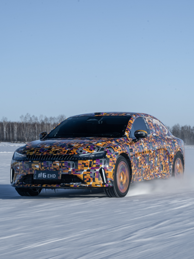 smart 精灵#6 EHD 超级电混冬测谍照公布：奔驰全球原创设计，掀背造型