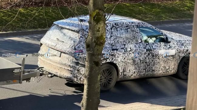 奥迪 Q9 三排座旗舰 SUV 最新谍照曝光：体态庞大，具备拖挂能力