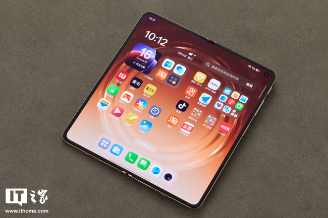 IT之家开箱OPPO Find N6 图赏：号称“全球最平整折叠手机”，无感折痕，久用平整