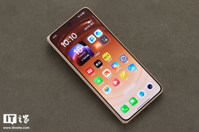 IT之家开箱OPPO Find N6 图赏：号称“全球最平整折叠手机”，无感折痕，久用平整