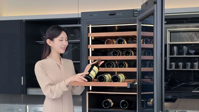 三星推出 Infinite AI 红酒柜：可自动管理品种、年份等，支持 Bixby 语音操控