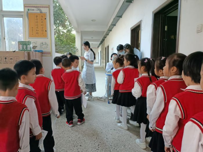 砀山县砀城第一幼儿园迎接幼儿视力抽检活动