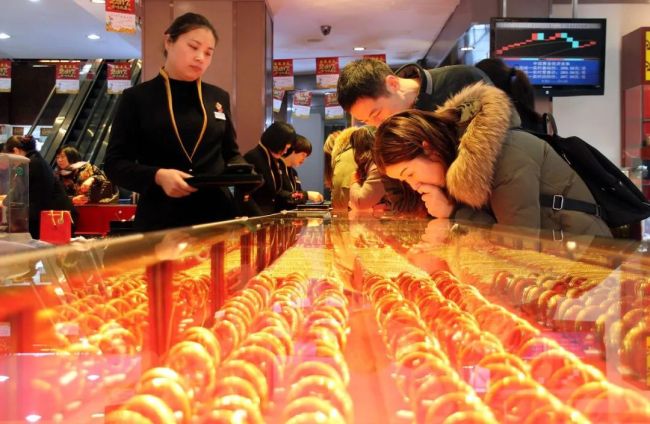 疯狂的黄金：开店门槛500万，加盟商手握上百家金店