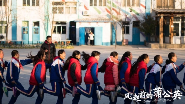 影视美育浸润|跟着清华大学老师一起聊电影，西影-清影“爱与成长”亲子影院启动