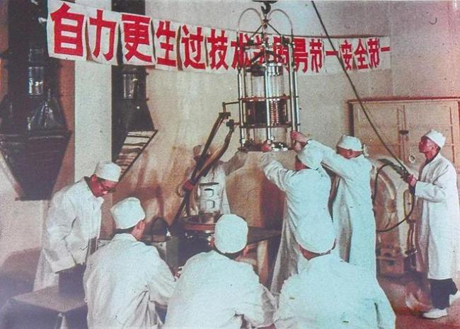 伊朗，为什么就硬不起来？石油是黄金，也是祸根！