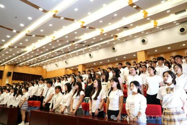 追光逐梦  奋斗以成——陕西工商职业学院举行2025届学生毕业典礼