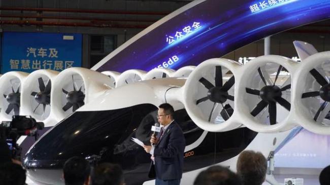 低空经济"起飞"!进博会揽百亿订单,"空中公交"有望三年覆盖长三角