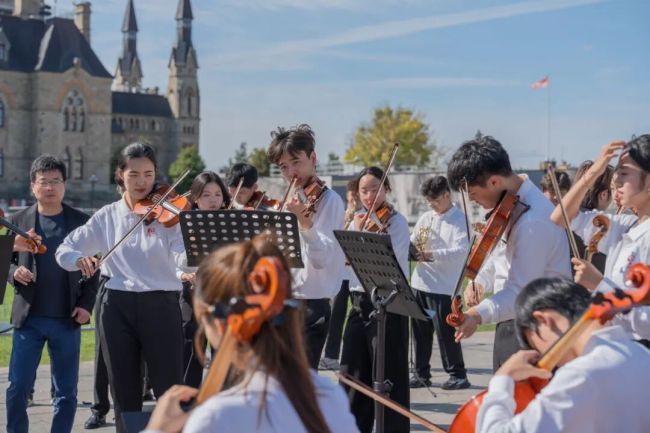 中国音乐学院少年爱乐乐团加拿大奏响华章 音乐架桥促中加文化交流