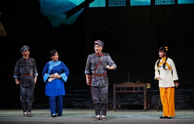 大型现代川剧《红漫巴山》在京上演
