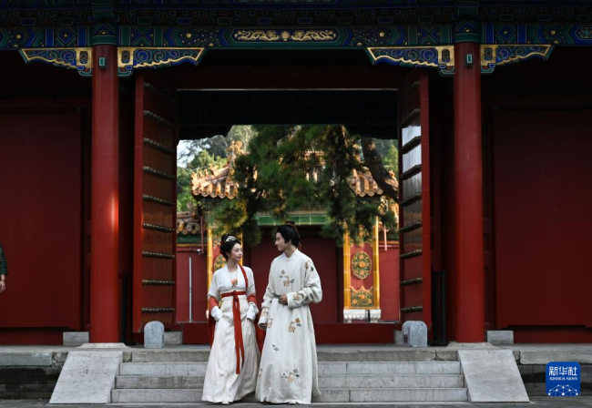 传统织染绣艺术与生活展在北京景山公园开幕