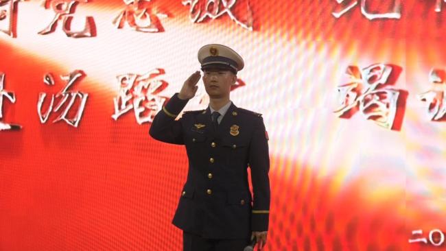 以诗为舟赴春光 芳华朗读传薪火——东谈主民好意思术文化园举办五四后生节诗诵会暨新一期常人书IP活动
