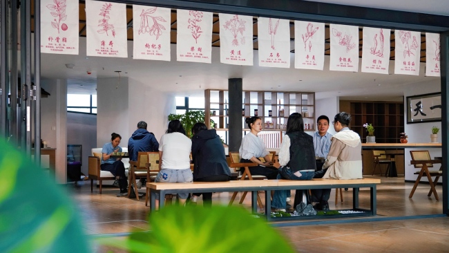 从“借光”到“聚光”：四川米易走出一条康养旅游融合发展新路径