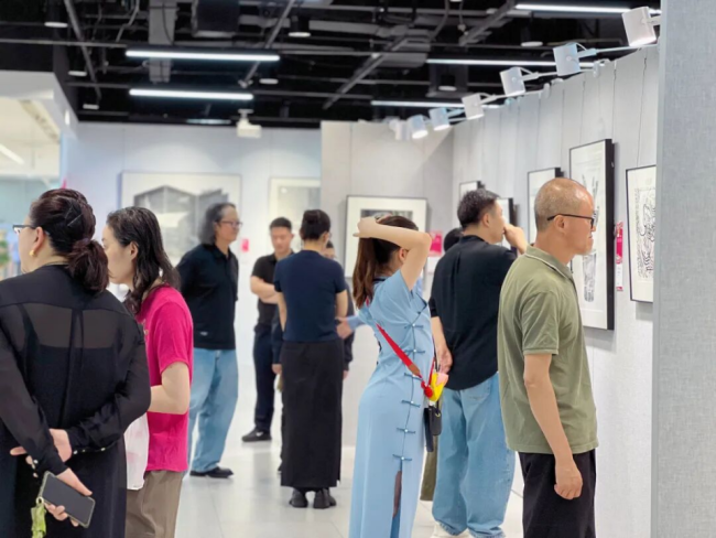 由中国文促会等主办的“如歌的行板·第三届全国女画家版画作品邀请展”巡展首站在上海正式揭幕