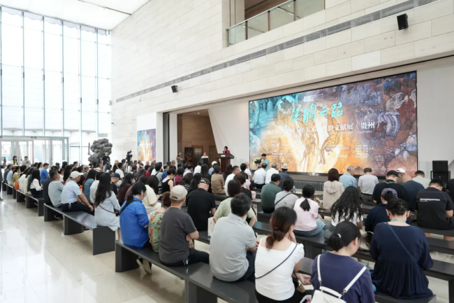 现场丨从戈壁到山地:杨晓阳丝路四十年巡展,贵州壮写南方新章