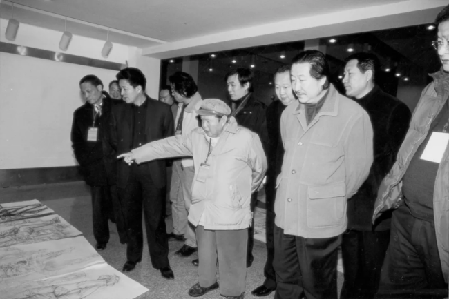 现场丨从戈壁到山地:杨晓阳丝路四十年巡展,贵州壮写南方新章