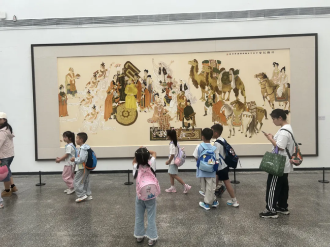 现场丨从戈壁到山地：杨晓阳丝路四十年巡展，贵州壮写南方新章