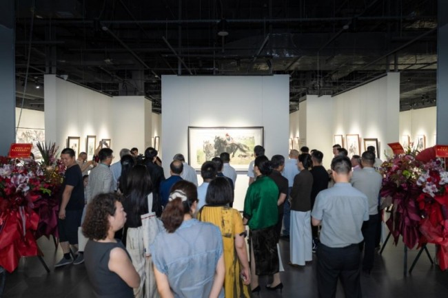 丹青续文脉 骏马写天山 “驰骋万里 大美新疆——黄胄、马欣乐师生画展”在乌鲁木齐开幕