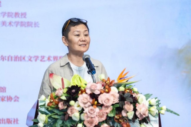丹青续文脉 骏马写天山 “驰骋万里 大美新疆——黄胄、马欣乐师生画展”在乌鲁木齐开幕