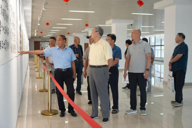 “威海胜境·诗魂墨韵”书法威海诗词赋百米长卷展启幕