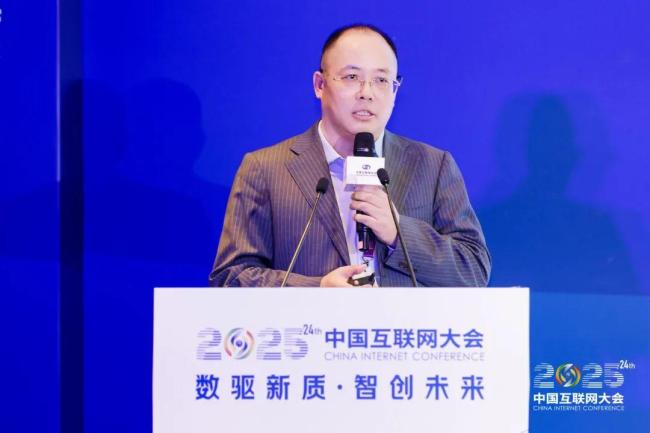 北京融和友信科技股份有限公司董事长兼CEO廖继全作《企业级智能体构建路径》主题演讲