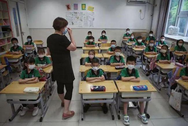 北京市中小学返校复课第一天！孩子都在干什么