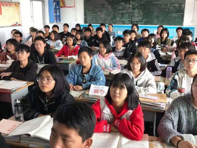 初中教师辞职信走红,看到收入校长无法反驳