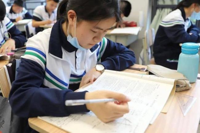 2023年高考状元不仅分数相当炸眼，连家庭背景都令人惊掉下巴