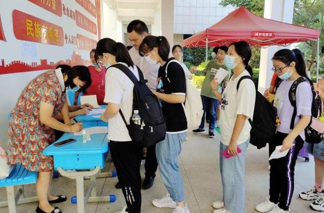 中学倡议家长捐款装空调,两台空调1.5万,教育局出面叫停