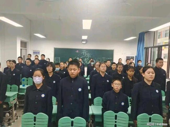 老师最怕的是学生穿校服问候他们,是怎么回事?