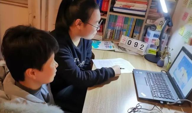 中学生偷偷浏览“颜色网站”，3个痕迹无法清除，家长可挨个查看