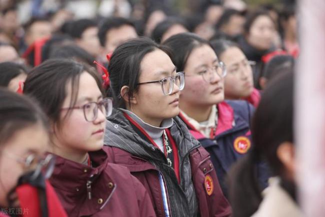 孩子考上考不上学，与周末双休无关