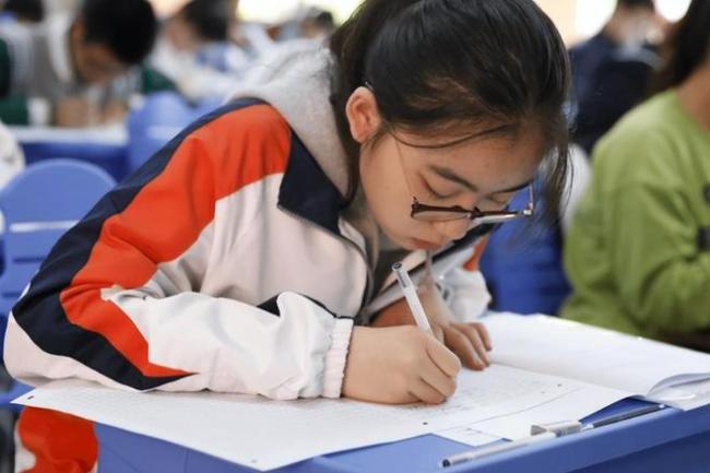 放假通知！多地中小学生2025暑假时间出炉，家长的心情却很复杂