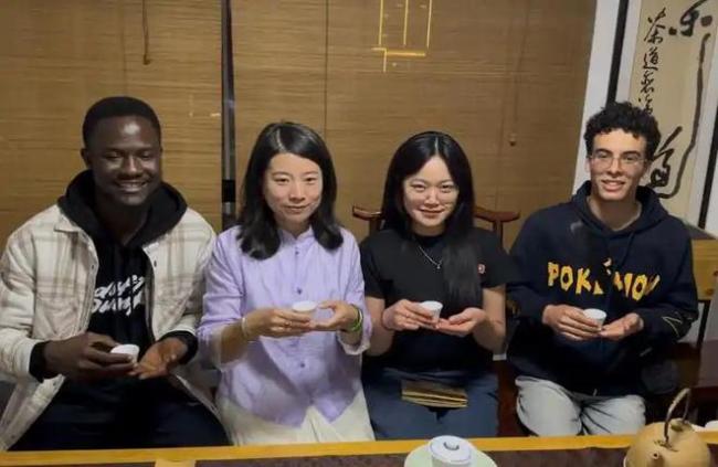 留学生回国可选拔当军官？网友们却对此持反对的意见