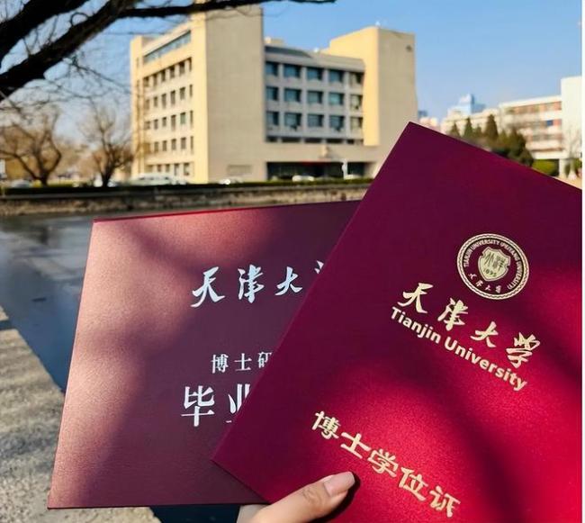 女生被博士男友带着躺平，傲娇地在网上晒自己的幸福