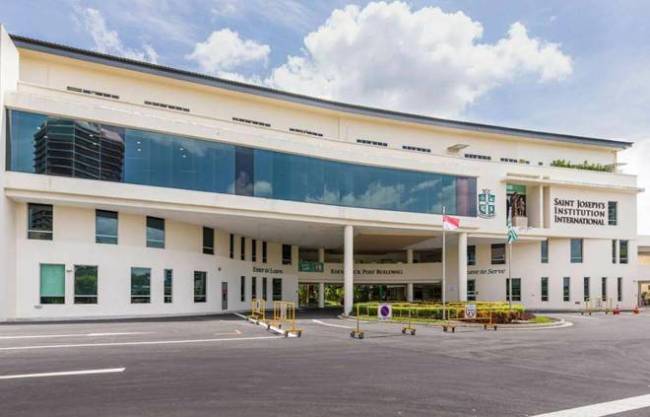 8名中国学生在新加坡考场被抓当场？