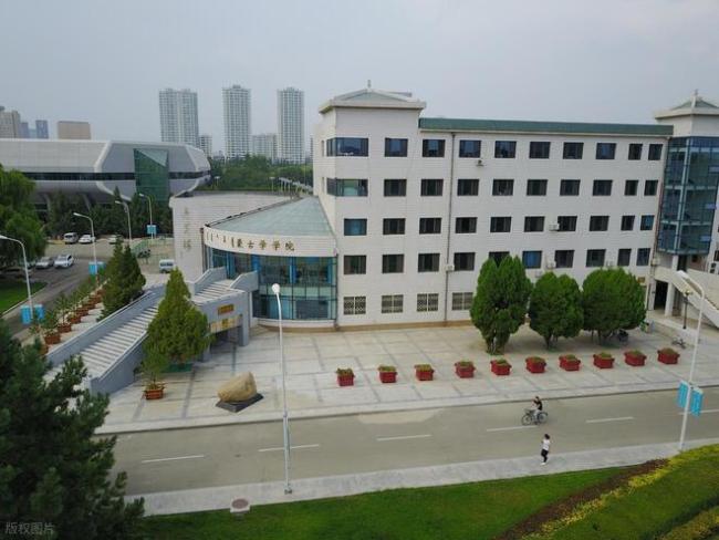 高考录取近尾声，一些院校乱招留学生，13所境外高校如何挖坑？