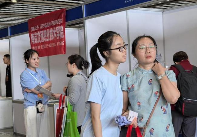 今年本科不如专科,各地民办本科大量缺额,分数线成“白菜价”?