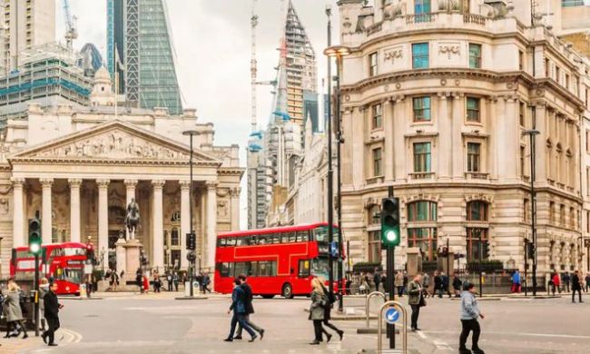 香港教培老师,年薪百万+?